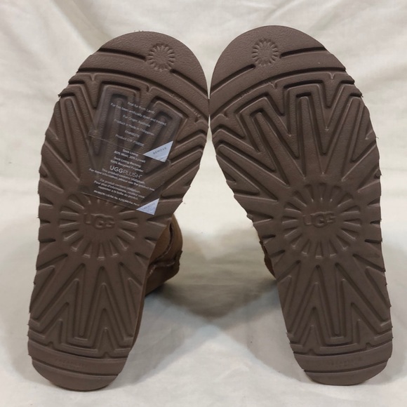 NIB UGG W Bailey Button II Flower Size: 6 & 7 - Picture 8 of 8